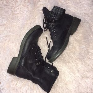 Black combat boots size 7